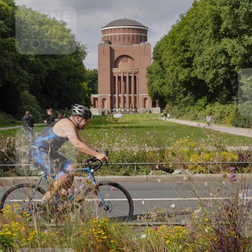 14.09.2025 - Stadtparktriathlon Michael Burmester http://msf.ph/oto/8905226 14.09.2025 12:06:25 Radfahren 1121, 1122 meine-sportfotos.de