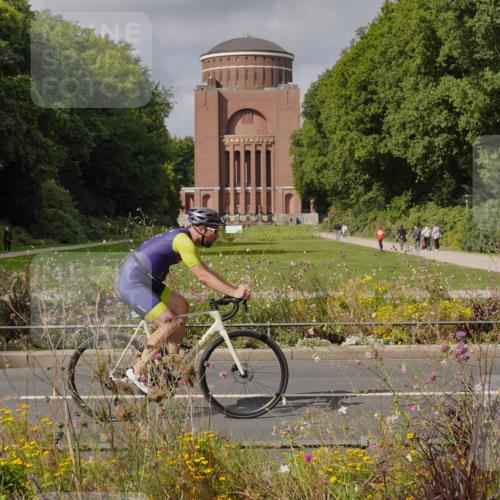 14.09.2025 - Stadtparktriathlon Michael Burmester http://msf.ph/oto/8905232 14.09.2025 12:07:04 Radfahren 1054, 1066 meine-sportfotos.de