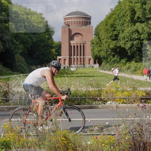 14.09.2025 - Stadtparktriathlon Michael Burmester http://msf.ph/oto/8905421 14.09.2025 12:20:24 Radfahren 1147 meine-sportfotos.de