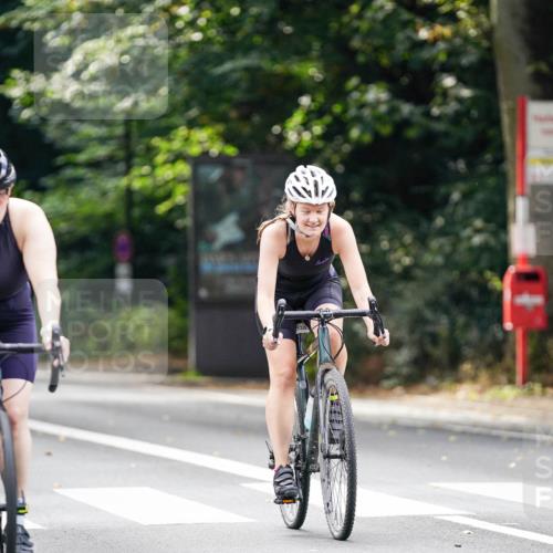 14.09.2025 - Stadtparktriathlon Michael Burmester http://msf.ph/oto/8905777 14.09.2025 13:14:49 Radfahren 1328, 1330, 1430, 1548 meine-sportfotos.de
