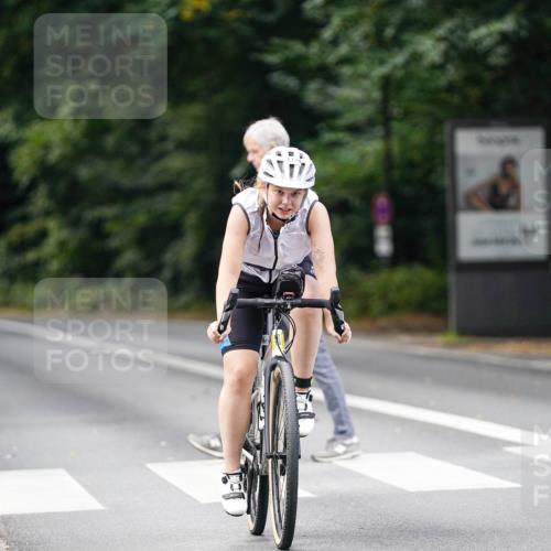 14.09.2025 - Stadtparktriathlon Michael Burmester http://msf.ph/oto/8905833 14.09.2025 13:16:34 Radfahren 1334, 1443, 1496 meine-sportfotos.de