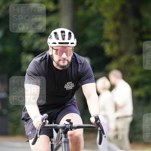 14.09.2025 - Stadtparktriathlon Michael Burmester http://msf.ph/oto/8905837 14.09.2025 13:16:44 Radfahren 1441, 1518 meine-sportfotos.de