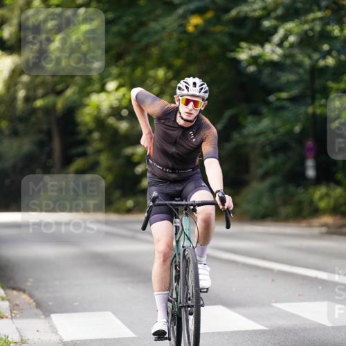14.09.2025 - Stadtparktriathlon Michael Burmester http://msf.ph/oto/8905903 14.09.2025 13:17:57 Radfahren 1448, 1515, 1534 meine-sportfotos.de