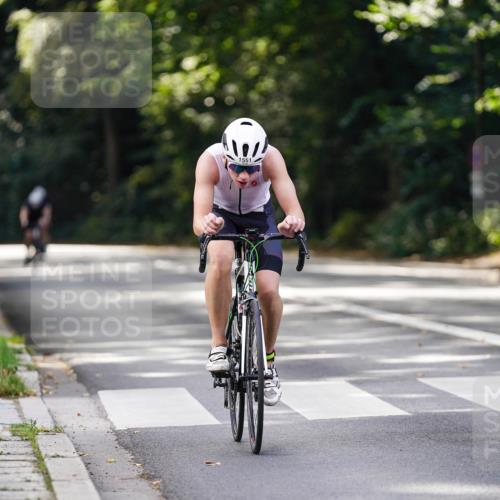 14.09.2025 - Stadtparktriathlon Michael Burmester http://msf.ph/oto/8905906 14.09.2025 13:18:10 Radfahren 1551 meine-sportfotos.de