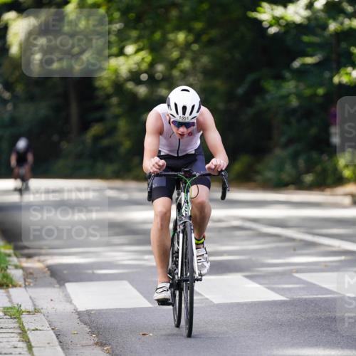 14.09.2025 - Stadtparktriathlon Michael Burmester http://msf.ph/oto/8905907 14.09.2025 13:18:10 Radfahren 1551 meine-sportfotos.de