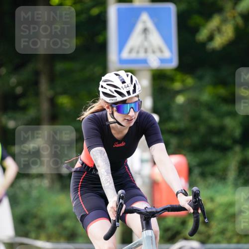 14.09.2025 - Stadtparktriathlon Michael Burmester http://msf.ph/oto/8905914 14.09.2025 13:18:20 Radfahren 1329, 1447, 1467 meine-sportfotos.de