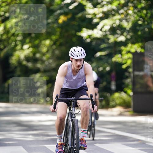 14.09.2025 - Stadtparktriathlon Michael Burmester http://msf.ph/oto/8905983 14.09.2025 13:19:35 Radfahren 1473, 1476, 1484, 1558, 1611 meine-sportfotos.de