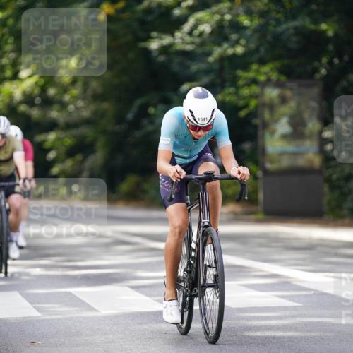 14.09.2025 - Stadtparktriathlon Michael Burmester http://msf.ph/oto/8906011 14.09.2025 13:19:55 Radfahren 1357, 1376, 1397, 1537, 1541, 1571 meine-sportfotos.de
