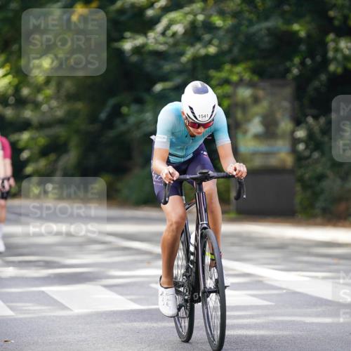14.09.2025 - Stadtparktriathlon Michael Burmester http://msf.ph/oto/8906012 14.09.2025 13:19:55 Radfahren 1357, 1376, 1397, 1537, 1541, 1571 meine-sportfotos.de