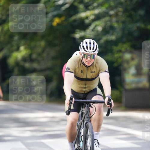 14.09.2025 - Stadtparktriathlon Michael Burmester http://msf.ph/oto/8906016 14.09.2025 13:19:57 Radfahren 1357, 1376, 1397, 1526, 1541, 1571 meine-sportfotos.de