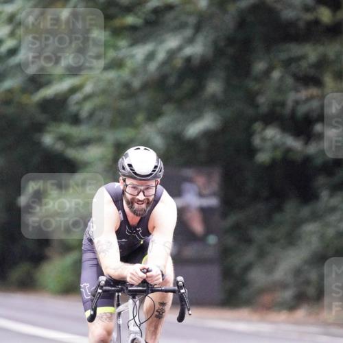14.09.2025 - Stadtparktriathlon Michael Burmester http://msf.ph/oto/8906020 14.09.2025 09:04:17 Radfahren 303, 332, 338, 357, 369, 372 meine-sportfotos.de