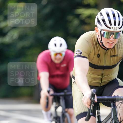 14.09.2025 - Stadtparktriathlon Michael Burmester http://msf.ph/oto/8906021 14.09.2025 13:19:58 Radfahren 1357, 1376, 1426, 1526, 1541, 1571 meine-sportfotos.de