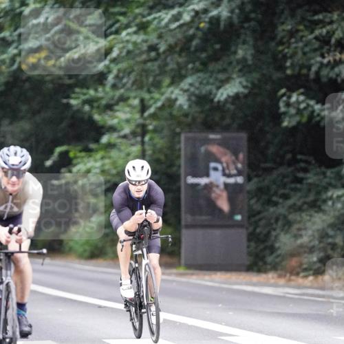14.09.2025 - Stadtparktriathlon Michael Burmester http://msf.ph/oto/8906027 14.09.2025 09:04:20 Radfahren 303, 332, 338, 369, 372 meine-sportfotos.de