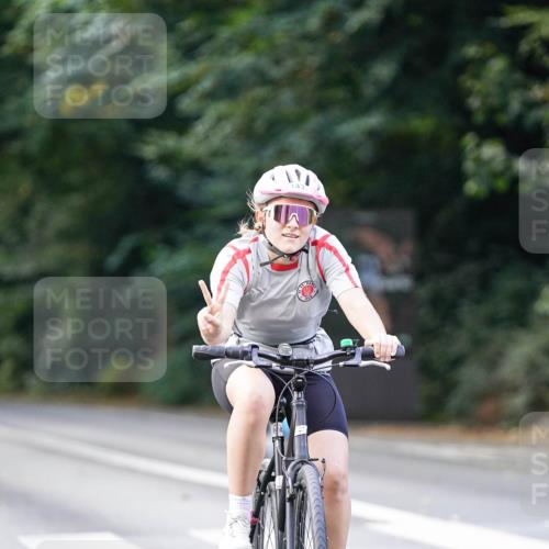 14.09.2025 - Stadtparktriathlon Michael Burmester http://msf.ph/oto/8906068 14.09.2025 13:20:32 Radfahren 1437, 1465, 1576, 1607 meine-sportfotos.de