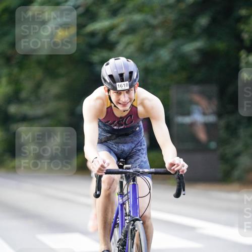 14.09.2025 - Stadtparktriathlon Michael Burmester http://msf.ph/oto/8906125 14.09.2025 13:20:59 Radfahren 1331, 1528, 1556, 1616, 1618 meine-sportfotos.de