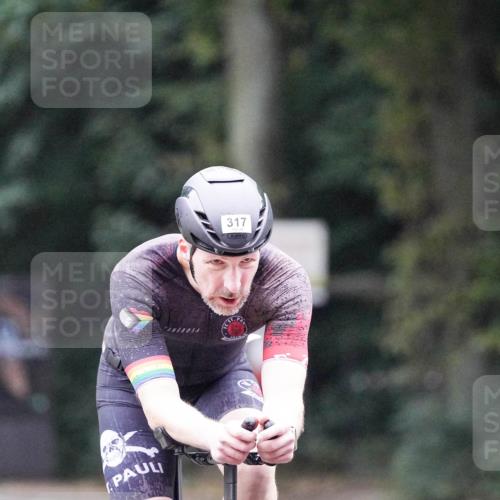 14.09.2025 - Stadtparktriathlon Michael Burmester http://msf.ph/oto/8906140 14.09.2025 09:05:45 Radfahren 317, 327, 330 meine-sportfotos.de