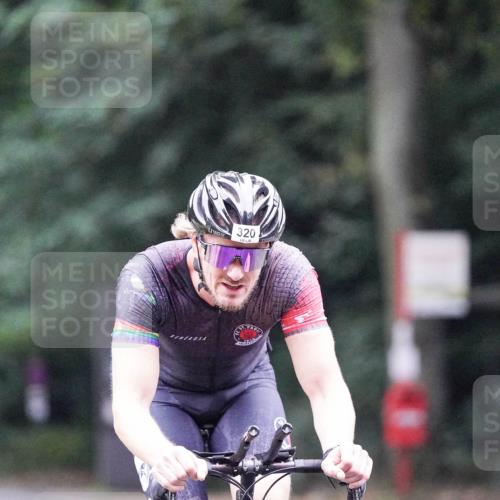 14.09.2025 - Stadtparktriathlon Michael Burmester http://msf.ph/oto/8906163 14.09.2025 09:06:01 Radfahren 306, 307, 320, 356, 412, 480 meine-sportfotos.de