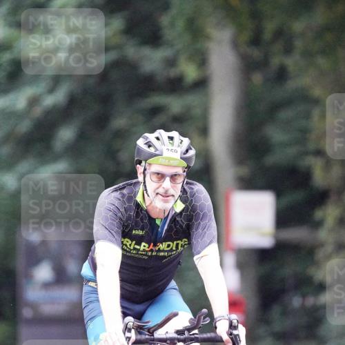 14.09.2025 - Stadtparktriathlon Michael Burmester http://msf.ph/oto/8906188 14.09.2025 09:06:18 Radfahren 331, 359, 402, 422 meine-sportfotos.de
