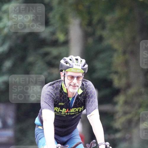 14.09.2025 - Stadtparktriathlon Michael Burmester http://msf.ph/oto/8906190 14.09.2025 09:06:18 Radfahren 331, 359, 402, 422 meine-sportfotos.de