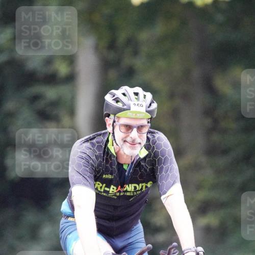 14.09.2025 - Stadtparktriathlon Michael Burmester http://msf.ph/oto/8906192 14.09.2025 09:06:18 Radfahren 331, 359, 402, 422 meine-sportfotos.de