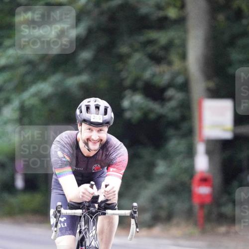 14.09.2025 - Stadtparktriathlon Michael Burmester http://msf.ph/oto/8906211 14.09.2025 09:06:37 Radfahren 334, 386 meine-sportfotos.de