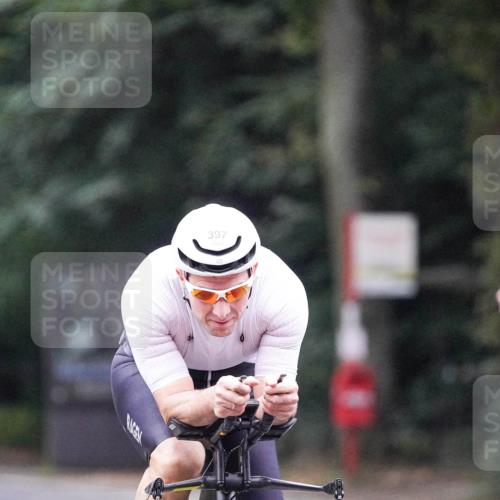 14.09.2025 - Stadtparktriathlon Michael Burmester http://msf.ph/oto/8906235 14.09.2025 09:06:58 Radfahren 397 meine-sportfotos.de