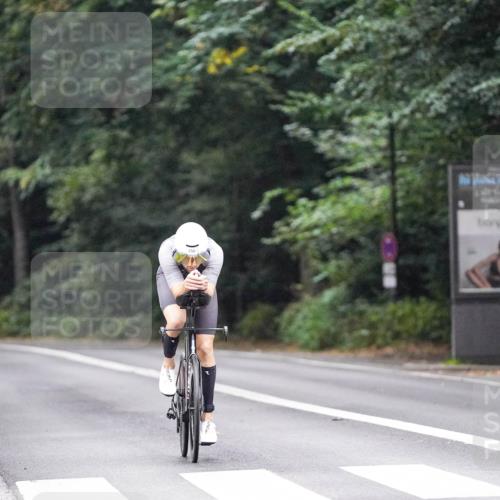 14.09.2025 - Stadtparktriathlon Michael Burmester http://msf.ph/oto/8906244 14.09.2025 09:07:24 Radfahren 358 meine-sportfotos.de