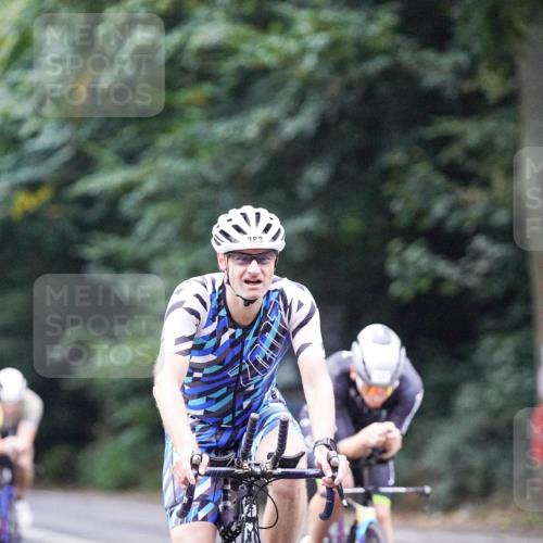 14.09.2025 - Stadtparktriathlon Michael Burmester http://msf.ph/oto/8906345 14.09.2025 09:08:38 Radfahren 318, 326, 339, 340, 342, 345, 347, 363, 370, 383, 400, 410, 418 meine-sportfotos.de