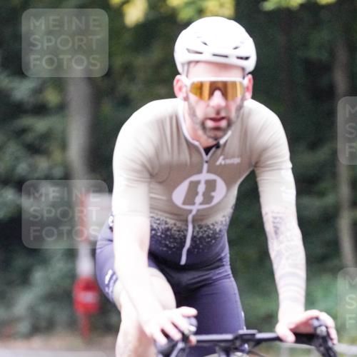 14.09.2025 - Stadtparktriathlon Michael Burmester http://msf.ph/oto/8906380 14.09.2025 09:08:45 Radfahren 318, 326, 339, 340, 342, 345, 347, 365, 392, 410, 418, 437 meine-sportfotos.de