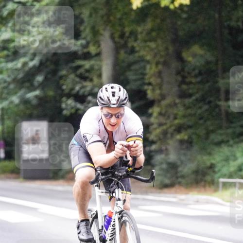 14.09.2025 - Stadtparktriathlon Michael Burmester http://msf.ph/oto/8906384 14.09.2025 09:08:46 Radfahren 318, 339, 340, 342, 347, 365, 392, 410, 418, 437 meine-sportfotos.de