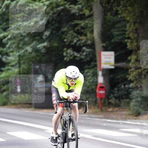 14.09.2025 - Stadtparktriathlon Michael Burmester http://msf.ph/oto/8906411 14.09.2025 09:09:07 Radfahren 323, 341, 352, 353, 375 meine-sportfotos.de