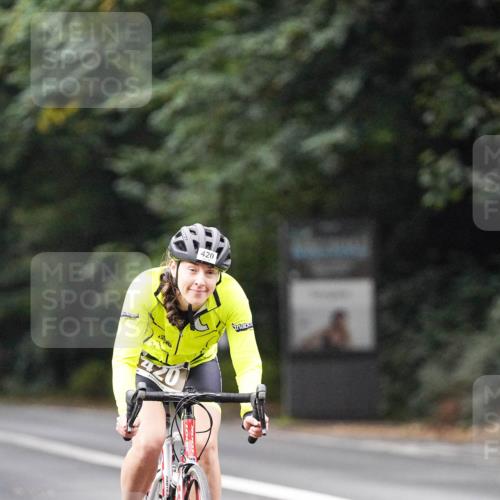 14.09.2025 - Stadtparktriathlon Michael Burmester http://msf.ph/oto/8906542 14.09.2025 09:10:32 Radfahren 303, 325, 372, 420 meine-sportfotos.de