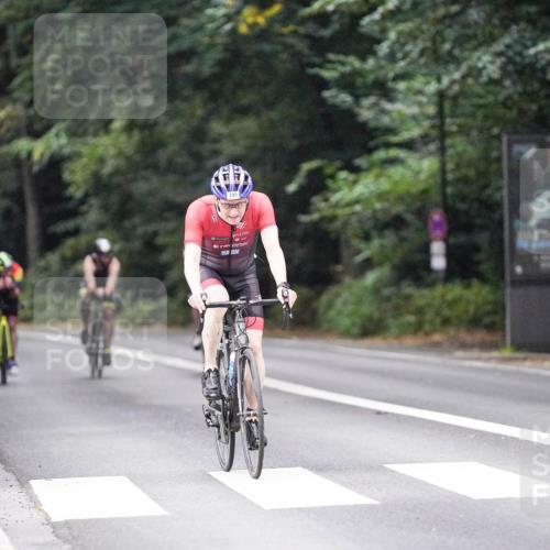 14.09.2025 - Stadtparktriathlon Michael Burmester http://msf.ph/oto/8906566 14.09.2025 09:10:40 Radfahren 303, 319, 322, 325, 367, 369, 372, 395 meine-sportfotos.de