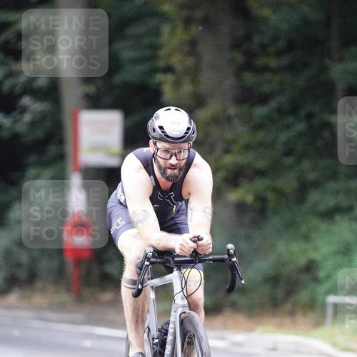 14.09.2025 - Stadtparktriathlon Michael Burmester http://msf.ph/oto/8906579 14.09.2025 09:10:44 Radfahren 319, 322, 367, 369, 382, 395, 421 meine-sportfotos.de