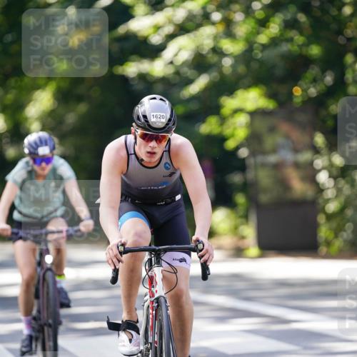 14.09.2025 - Stadtparktriathlon Michael Burmester http://msf.ph/oto/8906645 14.09.2025 13:26:32 Radfahren 1467, 1515, 1534, 1620 meine-sportfotos.de