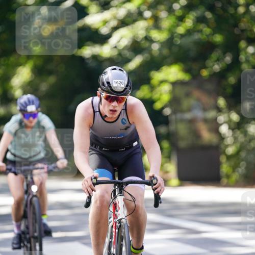14.09.2025 - Stadtparktriathlon Michael Burmester http://msf.ph/oto/8906647 14.09.2025 13:26:32 Radfahren 1467, 1515, 1534, 1620 meine-sportfotos.de