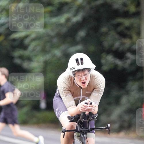 14.09.2025 - Stadtparktriathlon Michael Burmester http://msf.ph/oto/8906727 14.09.2025 09:11:50 Radfahren 335, 338, 394 meine-sportfotos.de