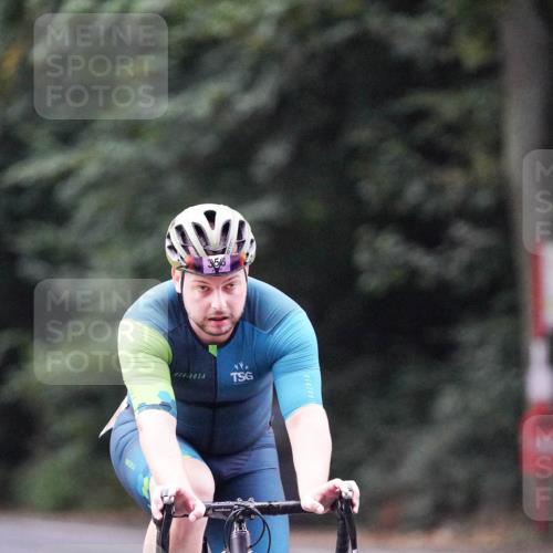 14.09.2025 - Stadtparktriathlon Michael Burmester http://msf.ph/oto/8906769 14.09.2025 09:12:47 Radfahren 320, 334, 356, 422 meine-sportfotos.de
