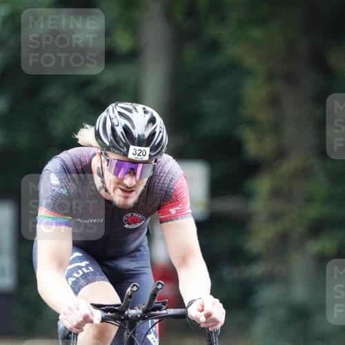 14.09.2025 - Stadtparktriathlon Michael Burmester http://msf.ph/oto/8906779 14.09.2025 09:12:54 Radfahren 306, 320, 334, 358 meine-sportfotos.de