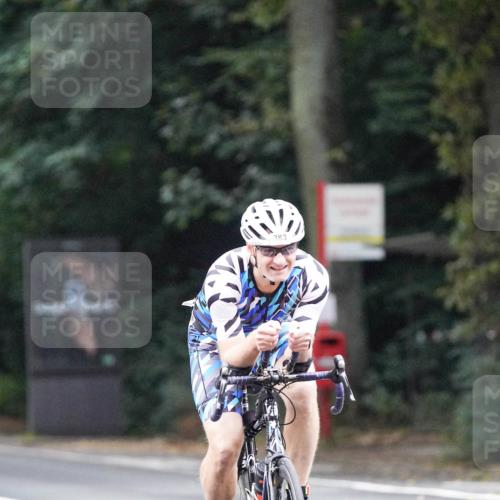 14.09.2025 - Stadtparktriathlon Michael Burmester http://msf.ph/oto/8906936 14.09.2025 09:15:02 Radfahren 353, 362, 365, 383, 400, 430 meine-sportfotos.de