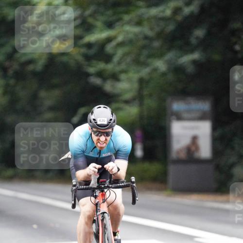 14.09.2025 - Stadtparktriathlon Michael Burmester http://msf.ph/oto/8906951 14.09.2025 09:15:10 Radfahren 352, 362, 365, 375, 430 meine-sportfotos.de