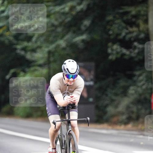 14.09.2025 - Stadtparktriathlon Michael Burmester http://msf.ph/oto/8906971 14.09.2025 09:15:26 Radfahren 341, 349, 379, 392, 410, 418 meine-sportfotos.de