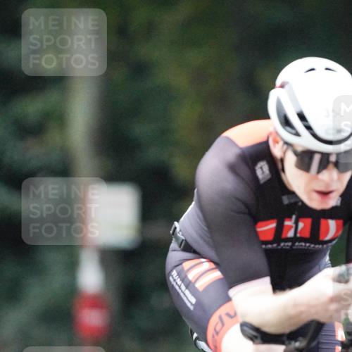 14.09.2025 - Stadtparktriathlon Michael Burmester http://msf.ph/oto/8907152 14.09.2025 09:16:58 Radfahren 319, 350, 453 meine-sportfotos.de