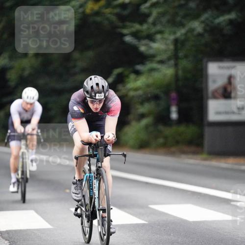 14.09.2025 - Stadtparktriathlon Michael Burmester http://msf.ph/oto/8907259 14.09.2025 09:17:59 Radfahren 321, 322, 332, 378, 405, 412, 475 meine-sportfotos.de