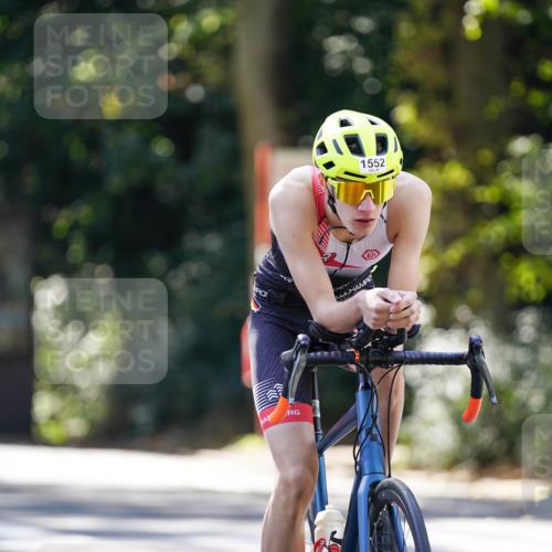 14.09.2025 - Stadtparktriathlon Michael Burmester http://msf.ph/oto/8907319 14.09.2025 13:36:11 Radfahren 1547, 1552 meine-sportfotos.de