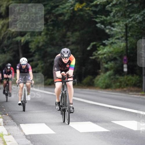 14.09.2025 - Stadtparktriathlon Michael Burmester http://msf.ph/oto/8907347 14.09.2025 09:18:41 Radfahren 302, 316, 358, 455, 493, 499, 502 meine-sportfotos.de