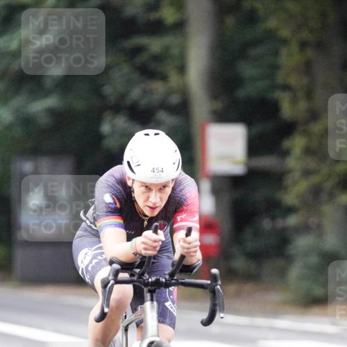 14.09.2025 - Stadtparktriathlon Michael Burmester http://msf.ph/oto/8907366 14.09.2025 09:18:50 Radfahren 302, 454, 493, 499, 502 meine-sportfotos.de