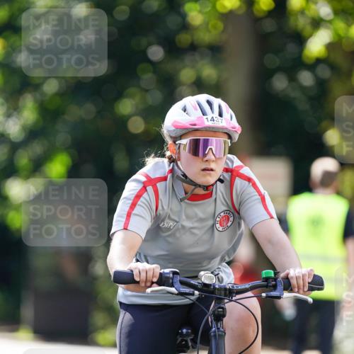 14.09.2025 - Stadtparktriathlon Michael Burmester http://msf.ph/oto/8907407 14.09.2025 13:37:55 Radfahren 1437, 1539 meine-sportfotos.de