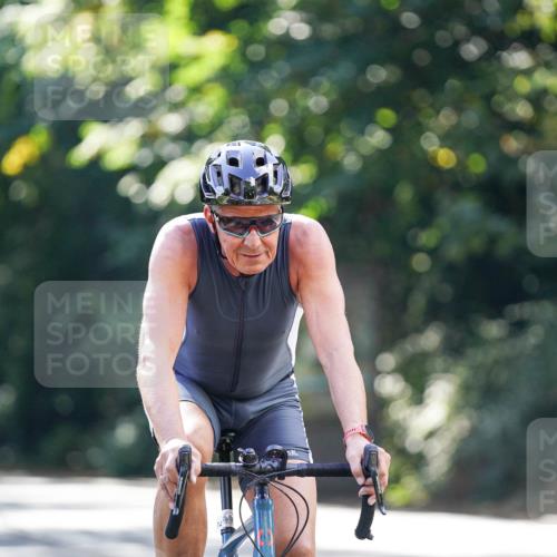 14.09.2025 - Stadtparktriathlon Michael Burmester http://msf.ph/oto/8907488 14.09.2025 13:39:54 Radfahren 1490 meine-sportfotos.de