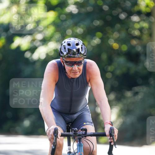 14.09.2025 - Stadtparktriathlon Michael Burmester http://msf.ph/oto/8907490 14.09.2025 13:39:54 Radfahren 1490 meine-sportfotos.de